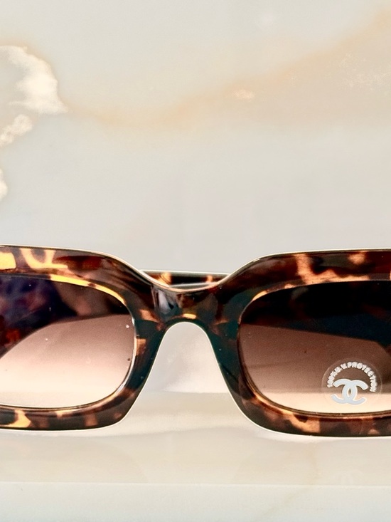 Lulus boutique Accessories - Fashion luxury Tortoiseshell Rectangular Sunglasses fashion fancy